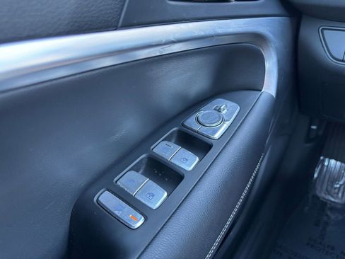 Used 2025 Genesis G70 2.5T image 20