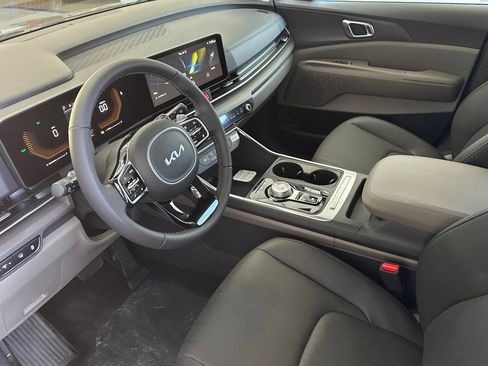 New 2026 Kia Carnival EX FWD image 10