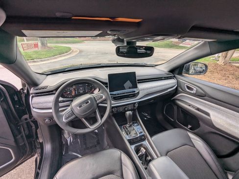 Used 2023 Jeep Compass Latitude w/ Convenience Group image 12