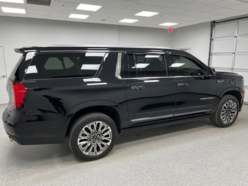 Used 2023 GMC Yukon XL Denali Ultimate image 11