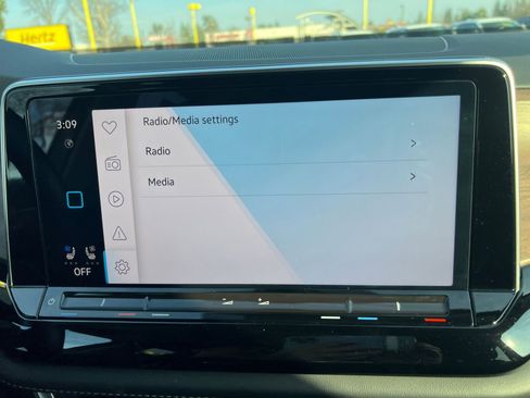 Used 2024 Volkswagen Atlas SE image 20