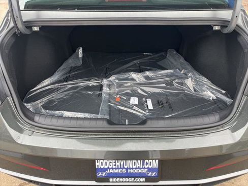 Used 2025 Hyundai Elantra SE image 23