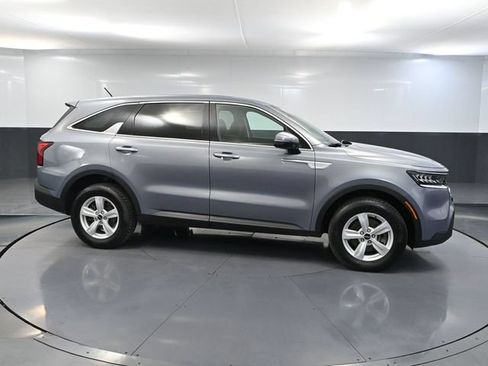 Used 2023 Kia Sorento LX AWD/4WD image 4