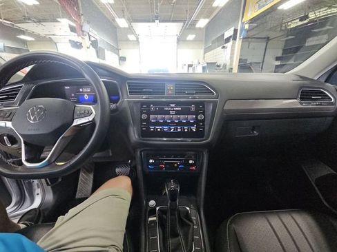 Used 2023 Volkswagen Tiguan SE FWD image 7