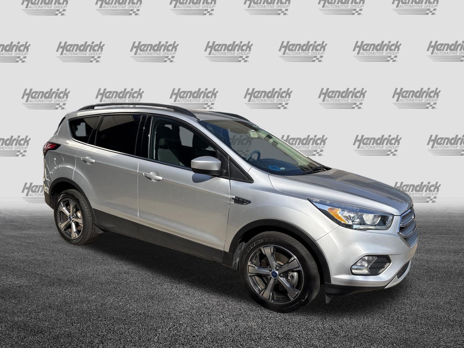 Used 2017 Ford Escape SE w/ Equipment Group 201A AWD/4WD image 2