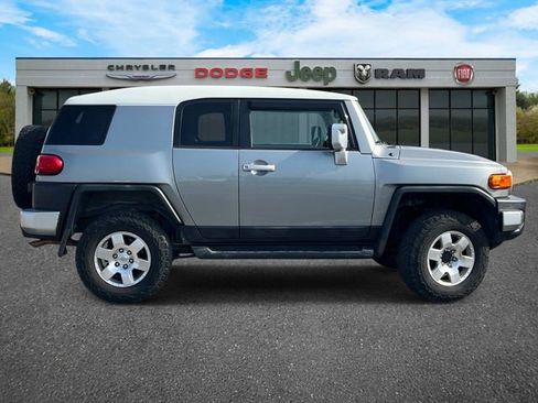 Used 2010 Toyota FJ Cruiser 4WD image 2