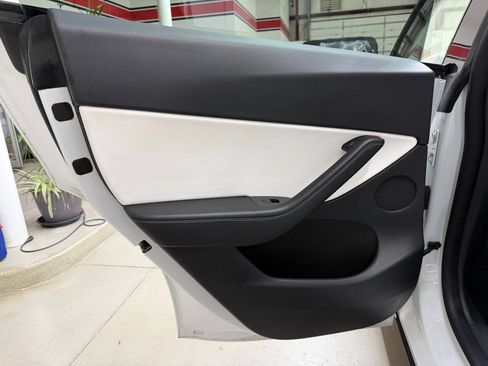 Used 2021 Tesla Model Y Long Range AWD/4WD image 13