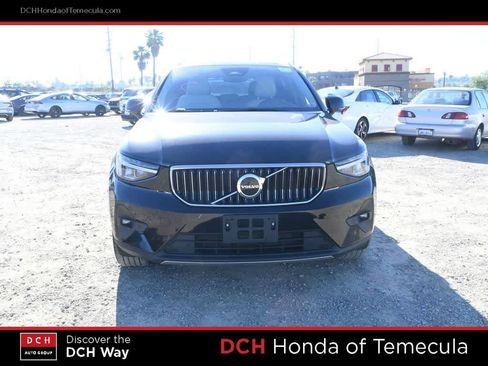 Used 2023 Volvo XC40 B5 Plus image 2