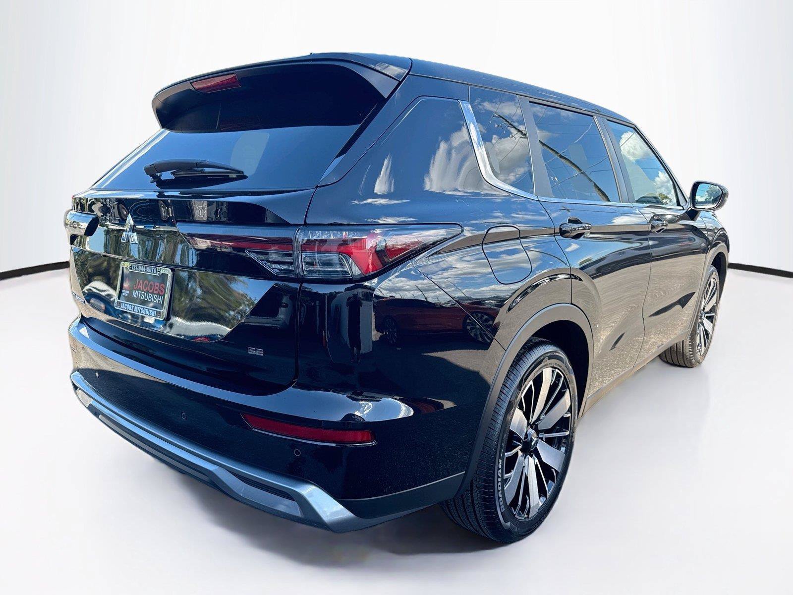 New 2026 Mitsubishi Outlander SE FWD image 5