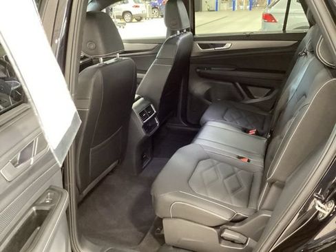 Certified 2024 Volkswagen Atlas Cross Sport SE AWD/4WD image 13