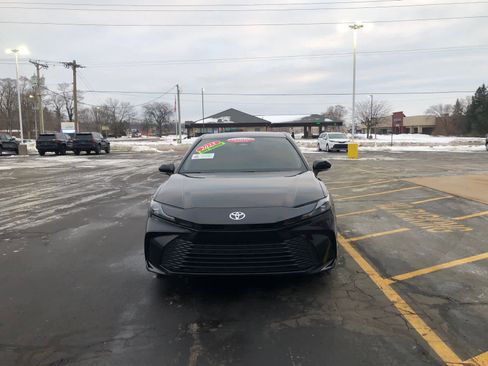 Certified 2025 Toyota Camry LE image 5