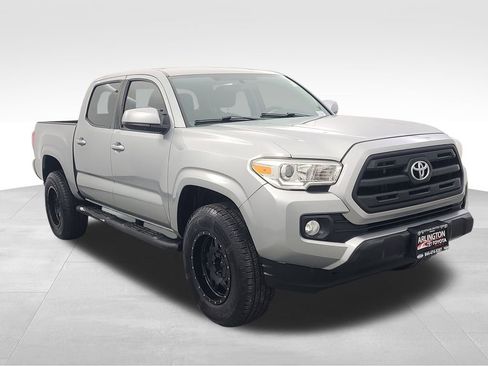 Used 2016 Toyota Tacoma SR image 2