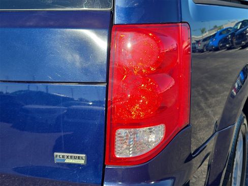 Used 2012 Dodge Grand Caravan SE image 7