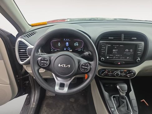 Used 2023 Kia Soul LX FWD image 10