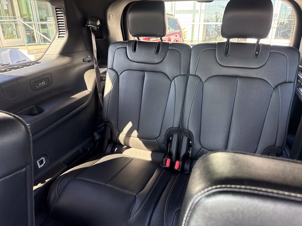 Certified 2024 Jeep Grand Cherokee L Limited w/ Luxury Tech Group II AWD/4WD image 17