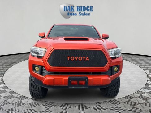 Used 2016 Toyota Tacoma TRD Sport w/ Premium & Technology Package AWD/4WD image 2