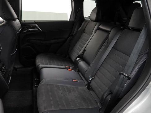 Used 2024 Mitsubishi Outlander SE image 20