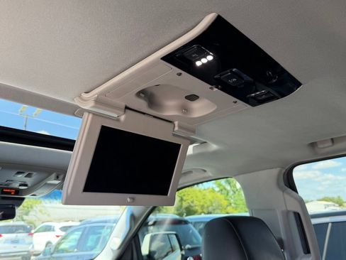 Used 2019 Cadillac Escalade ESV Premium Luxury AWD/4WD image 21