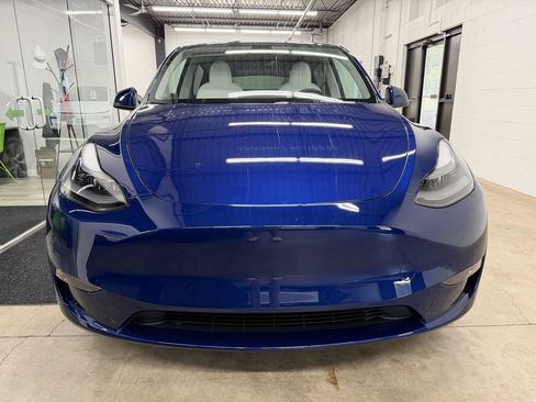 Used 2024 Tesla Model Y Long Range AWD/4WD image 2