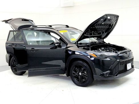 Used 2024 Toyota Corolla Cross AWD Hybrid w/ Moonroof Package image 12