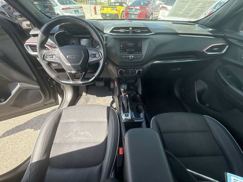 Used 2023 Chevrolet TrailBlazer RS FWD image 19