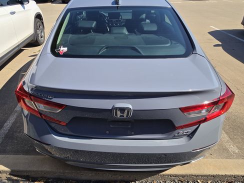 Used 2021 Honda Accord Touring image 6
