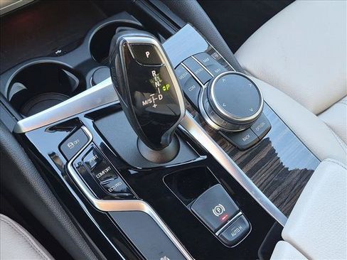 Used 2019 BMW 530i RWD image 12