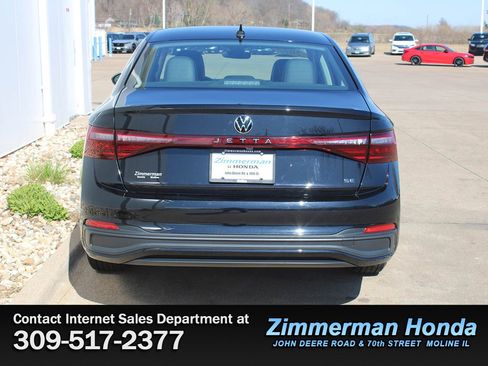 Used 2025 Volkswagen Jetta SE FWD image 5