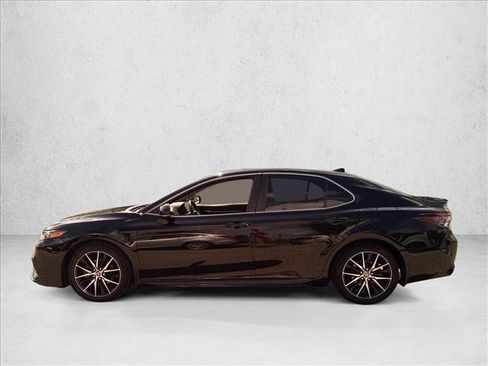 Used 2024 Toyota Camry SE image 8