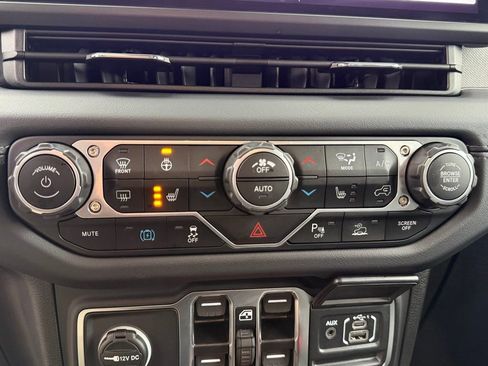 Certified 2025 Jeep Wrangler Sahara 4xe w/ Safety Group image 25