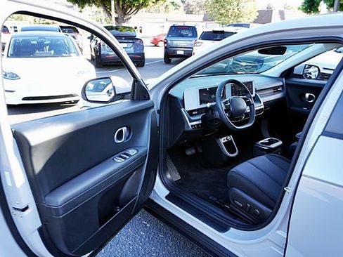 Used 2024 Hyundai Ioniq 5 SEL RWD image 36