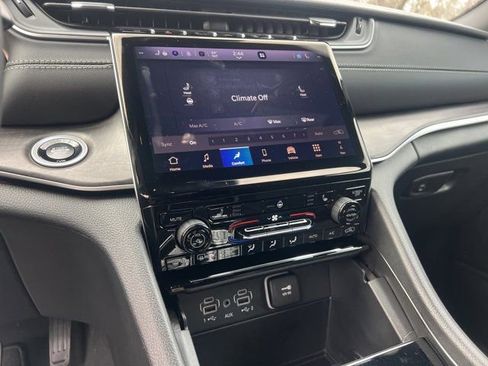 New 2025 Jeep Grand Cherokee Limited image 24