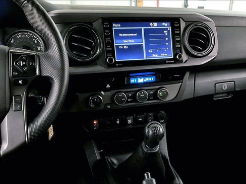 Used 2022 Toyota Tacoma TRD Off-Road image 6