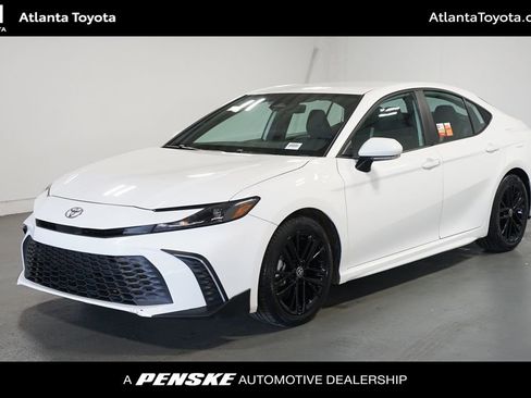 Certified 2025 Toyota Camry SE image 1