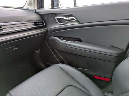 Certified 2025 Kia Sportage EX AWD/4WD image 17