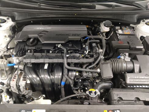 Used 2025 Hyundai Elantra SE FWD image 30