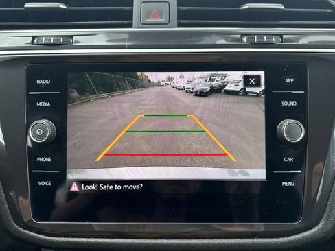 Used 2024 Volkswagen Tiguan SE AWD/4WD image 19