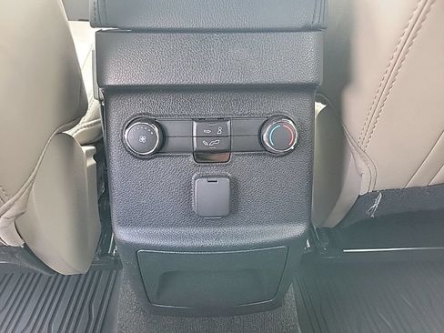 Used 2019 Ford Explorer XLT w/ Equipment Group 202A AWD/4WD image 14