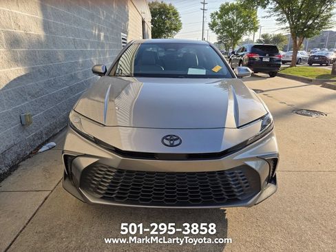 Used 2025 Toyota Camry SE FWD image 2