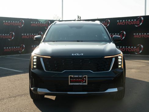 Used 2024 Kia Sorento S image 2
