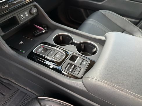 Used 2025 Honda Pilot Elite image 12