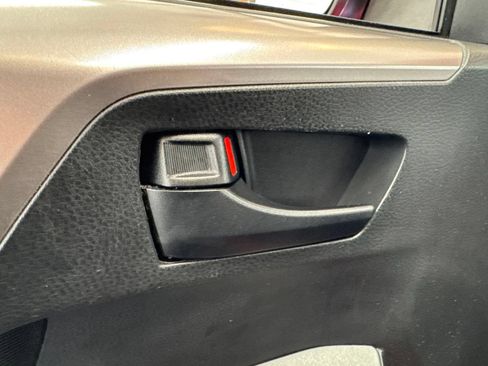 Certified 2016 Toyota RAV4 LE AWD/4WD image 34
