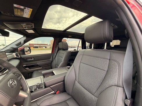 Used 2025 Toyota Sequoia Limited w/ Tow Technology Package AWD/4WD image 13