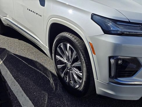 Used 2023 Chevrolet Traverse Premier image 5