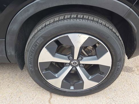 Used 2023 Volvo XC40 B4 Ultimate image 8