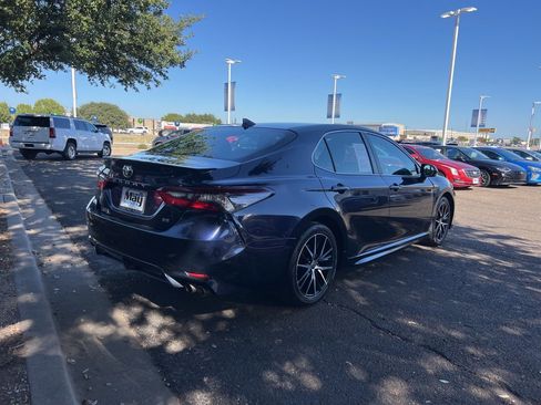 Used 2021 Toyota Camry SE image 5