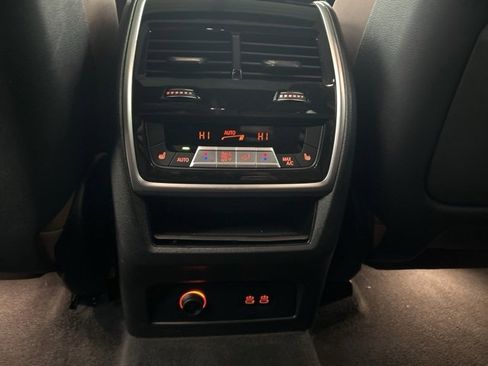 Used 2024 BMW X7 xDrive40i w/ M Sport Package image 25