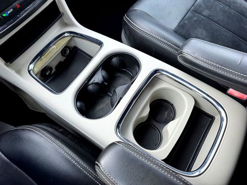 Used 2018 Dodge Grand Caravan SXT image 26