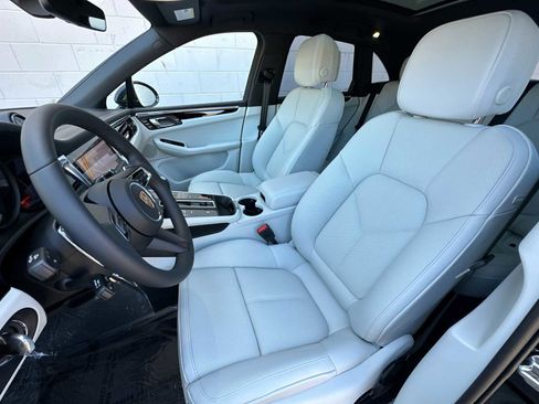 New 2025 Porsche Macan image 5