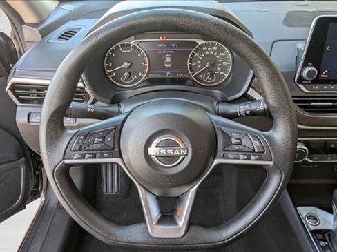 Used 2024 Nissan Altima 2.5 SV image 13